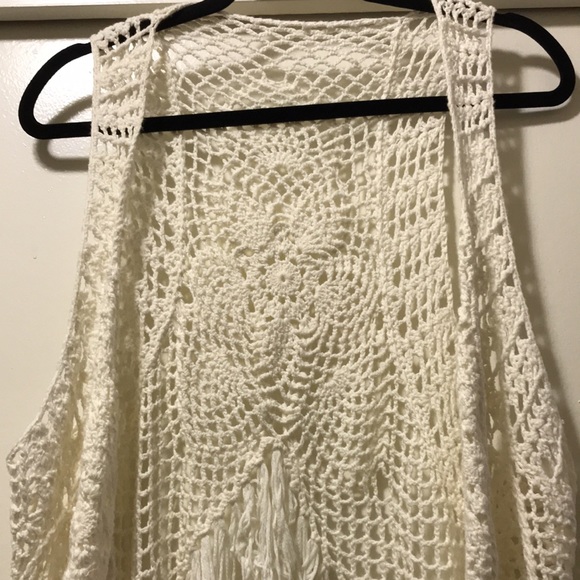 Crochet white vest - Picture 5 of 7